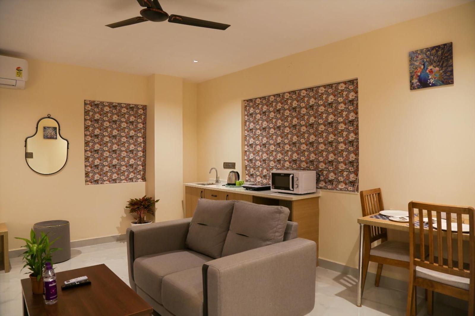 Lumis Studio Apartment Хидерабад Екстериор снимка